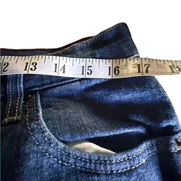 Levi Size14 medium 550 relaxed bootcut jeans. Like new condition. - Picture 10 of 14